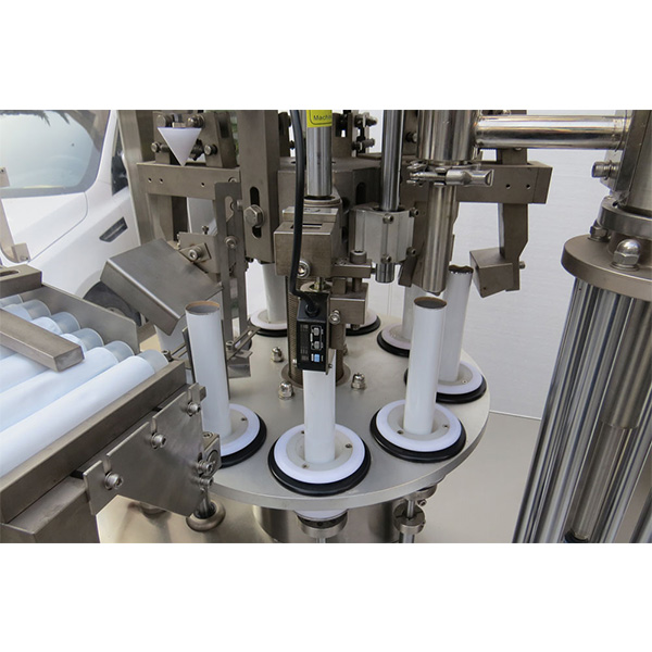 સ્વયંસંચાલિત જૂતાની પોલિશ સોફ્ટ ટ્યુબ ભરી સીલિંગ મશીન